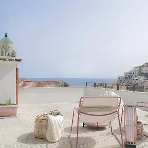 amalfira-luxury-seaview-rooftop.hotels-amalfi.com/
